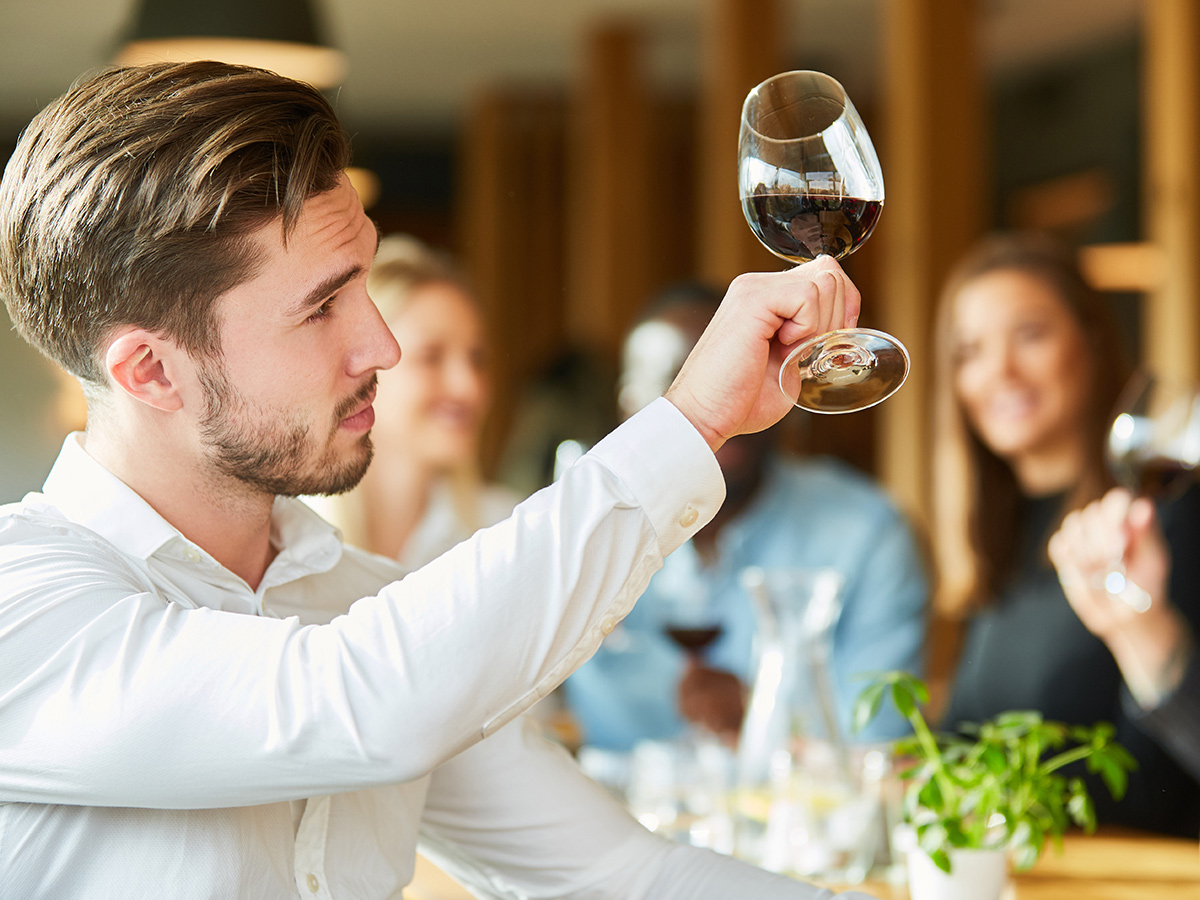 Ore 15.00 - Visita della cantina con degustazione di vini