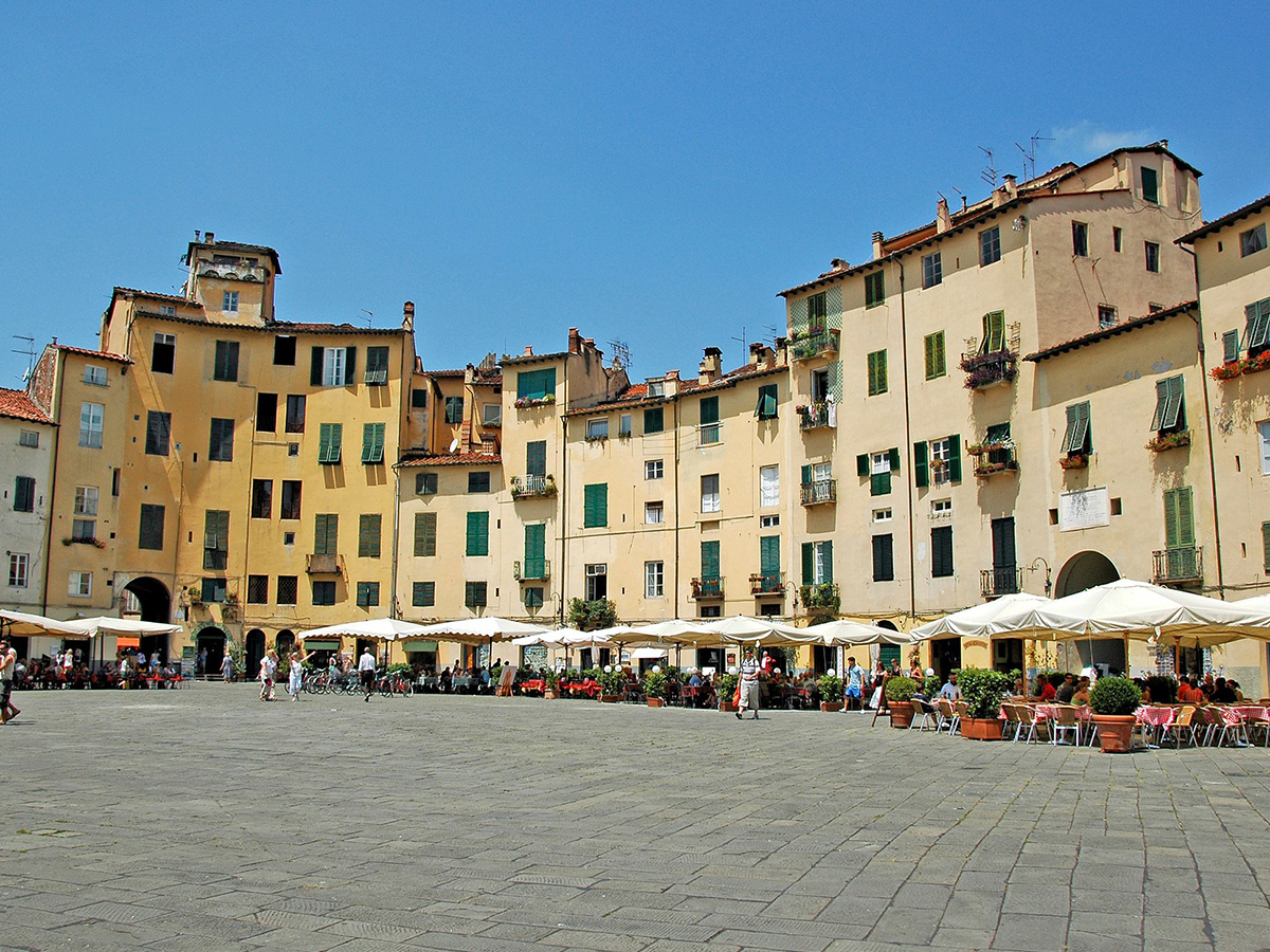 Lunedì - Giorno 3 - Visita guidata di Lucca e Pisa 