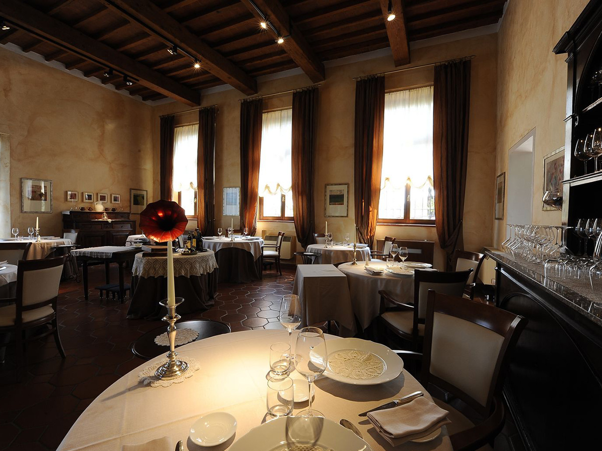 Ore 12.30 - Arrivo a Modena e pranzo presso il ristorante Antica Moka