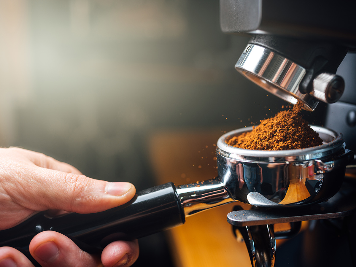 Ore 15.30 - Caffè nella piazza centrale di Pescasseroli e free walking 