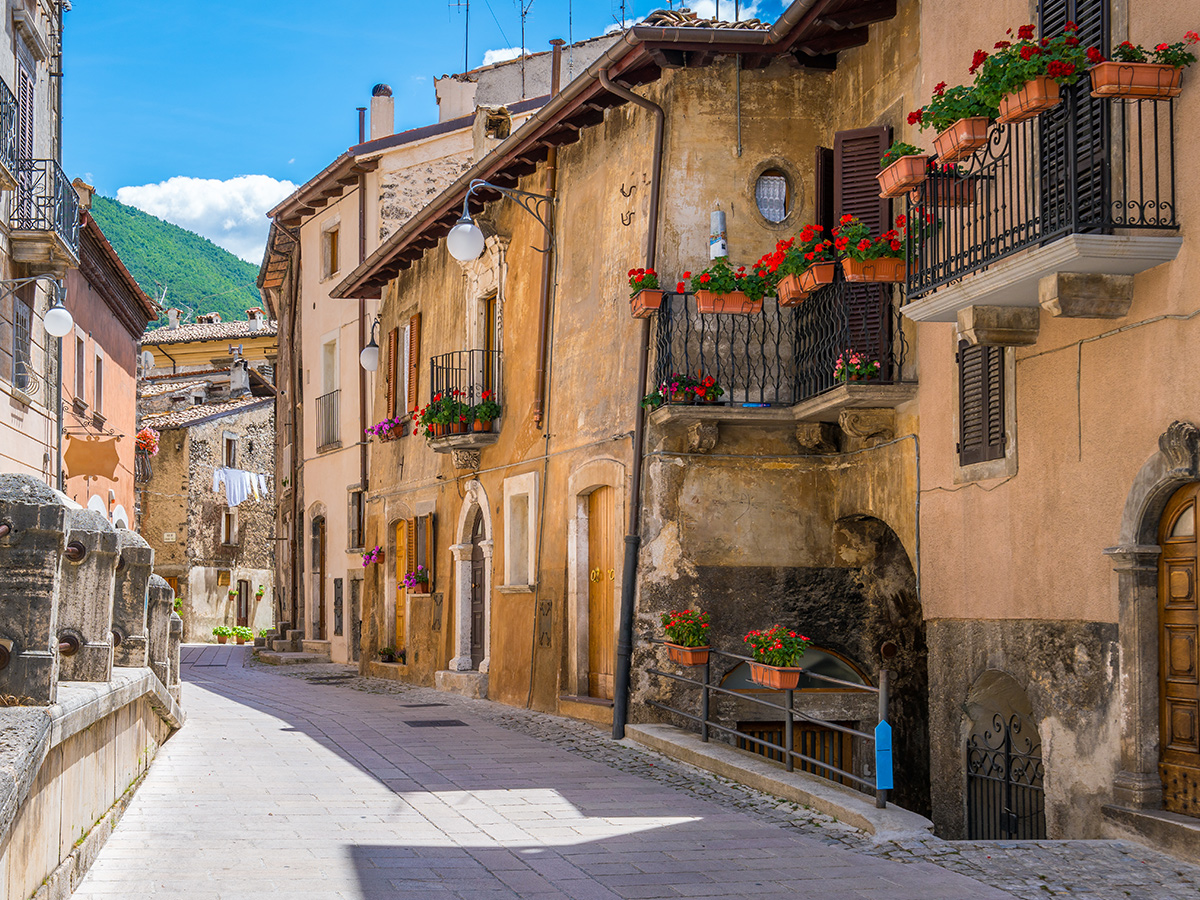 Ore 10.30 - Percorso di Trekking sul lago di Scanno con guida escursionistica privata