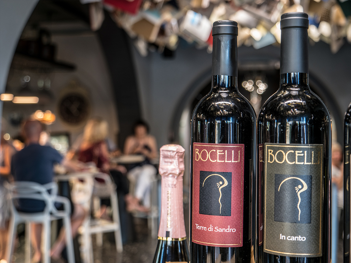 Ore 17.00 - Degustazione di vini Bocelli e cena presso le Officine Bocelli Art Factory