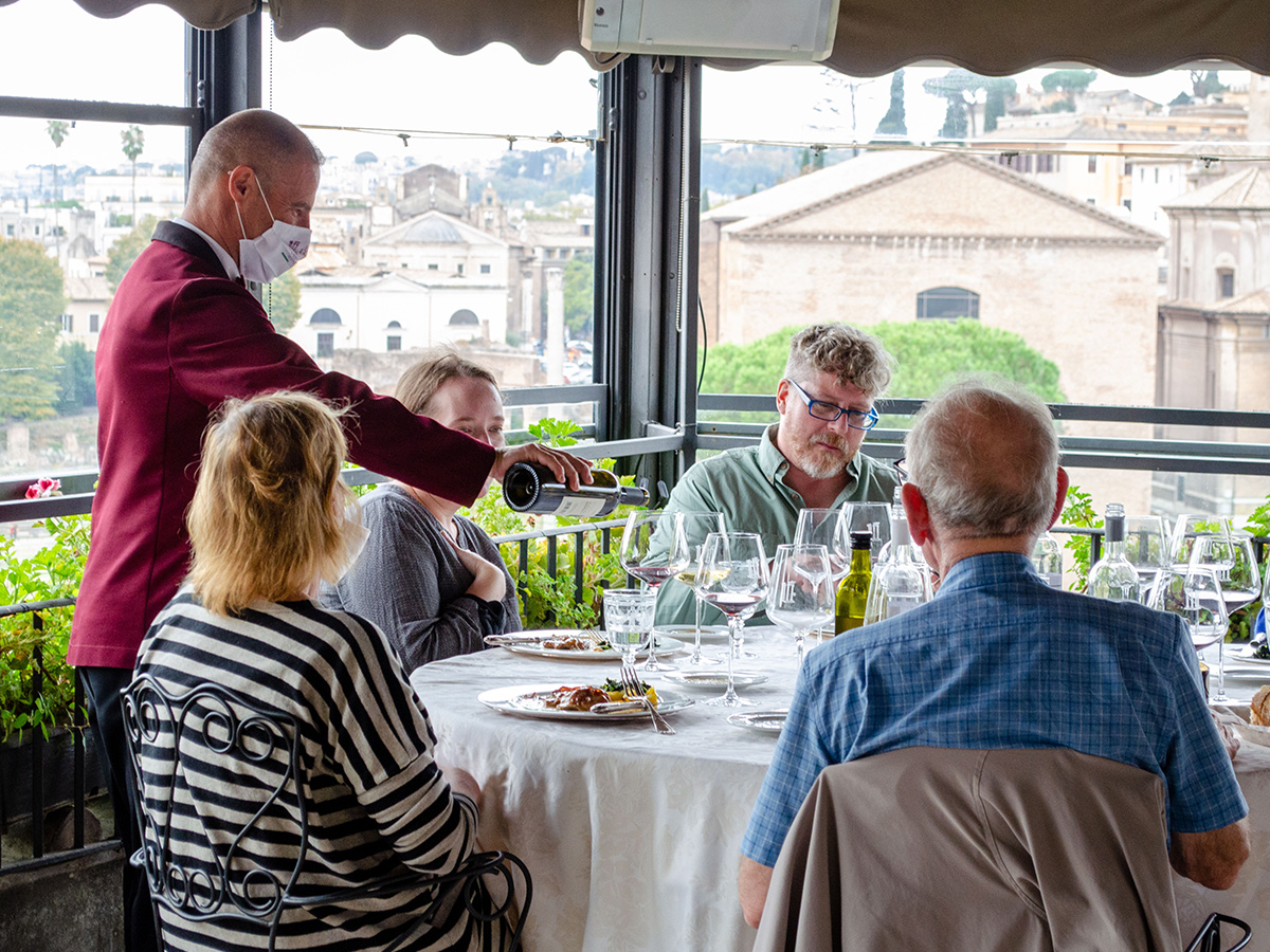 Ore 13.30 - Pranzo presso il Rooftop Restaurant dell'Hotel Forum
