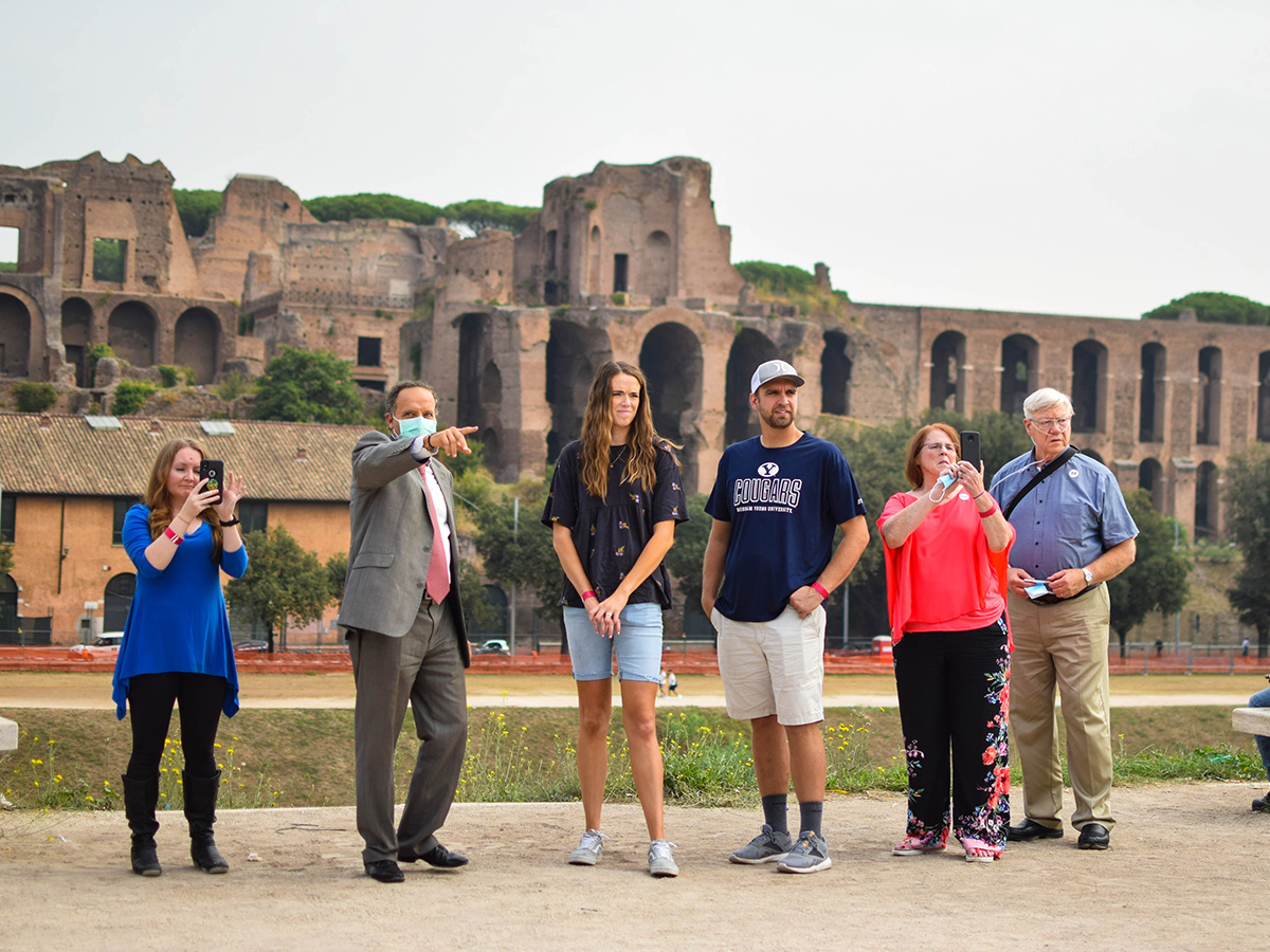Ore 10.30 - Visita guidata della Roma segreta