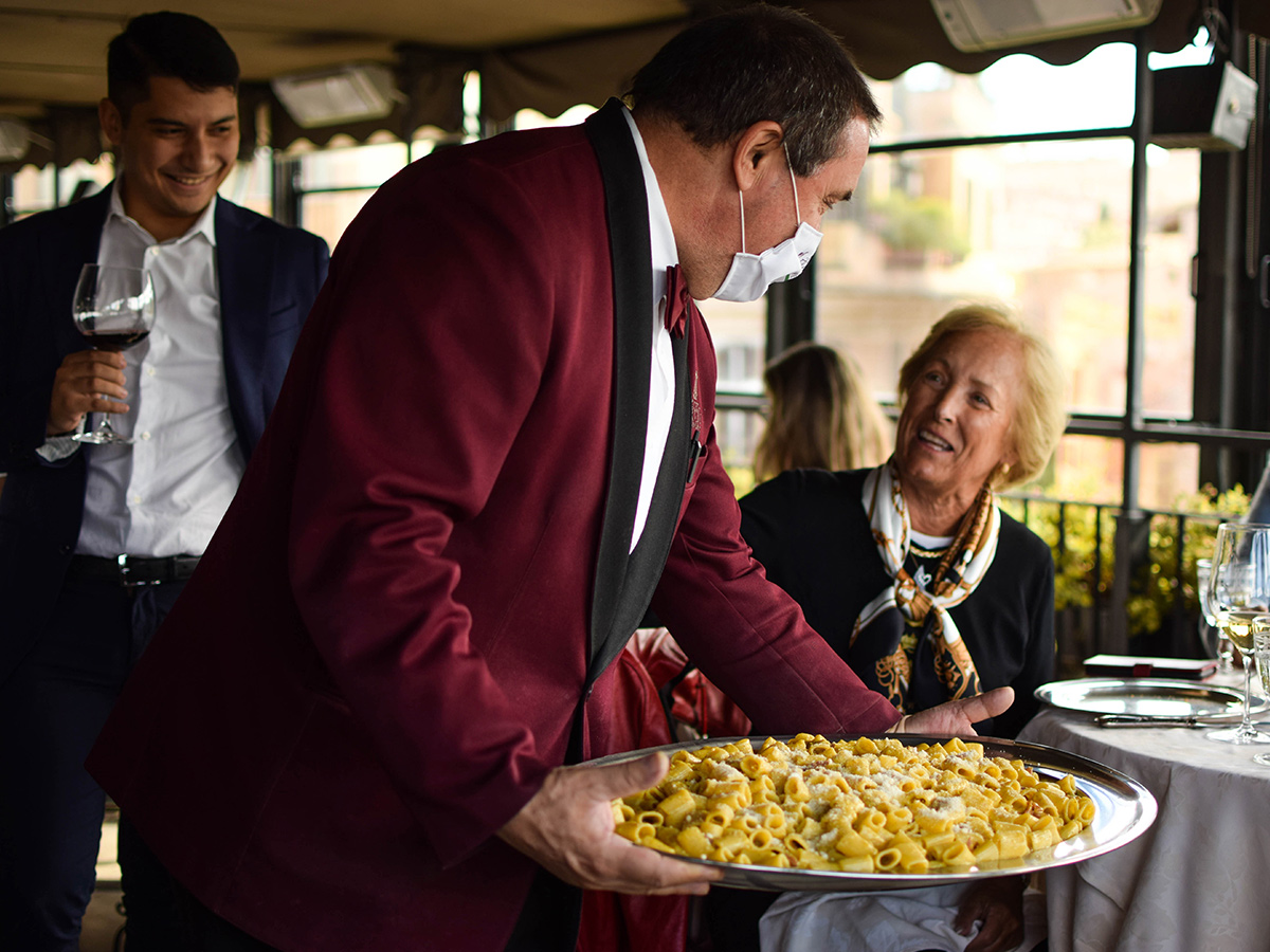 Ore 14.00 - Pranzo presso il Rooftop Restaurant dell'Hotel Forum