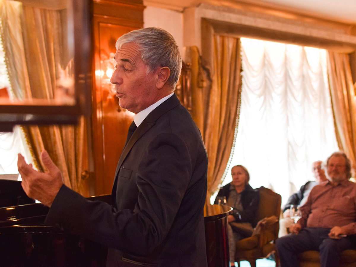 Ore 12.30 - Concerto di musica lirica dal vivo con brindisi di benvenuto presso l'Hotel Forum