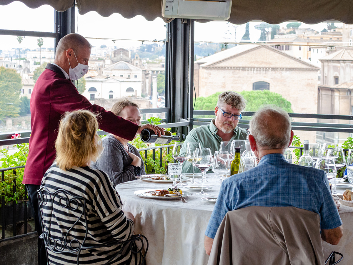 Ore 14.00 - Pranzo presso il Rooftop Restaurant dell'Hotel Forum
